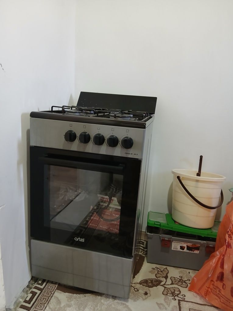 Продаю газ плиту работает отлично