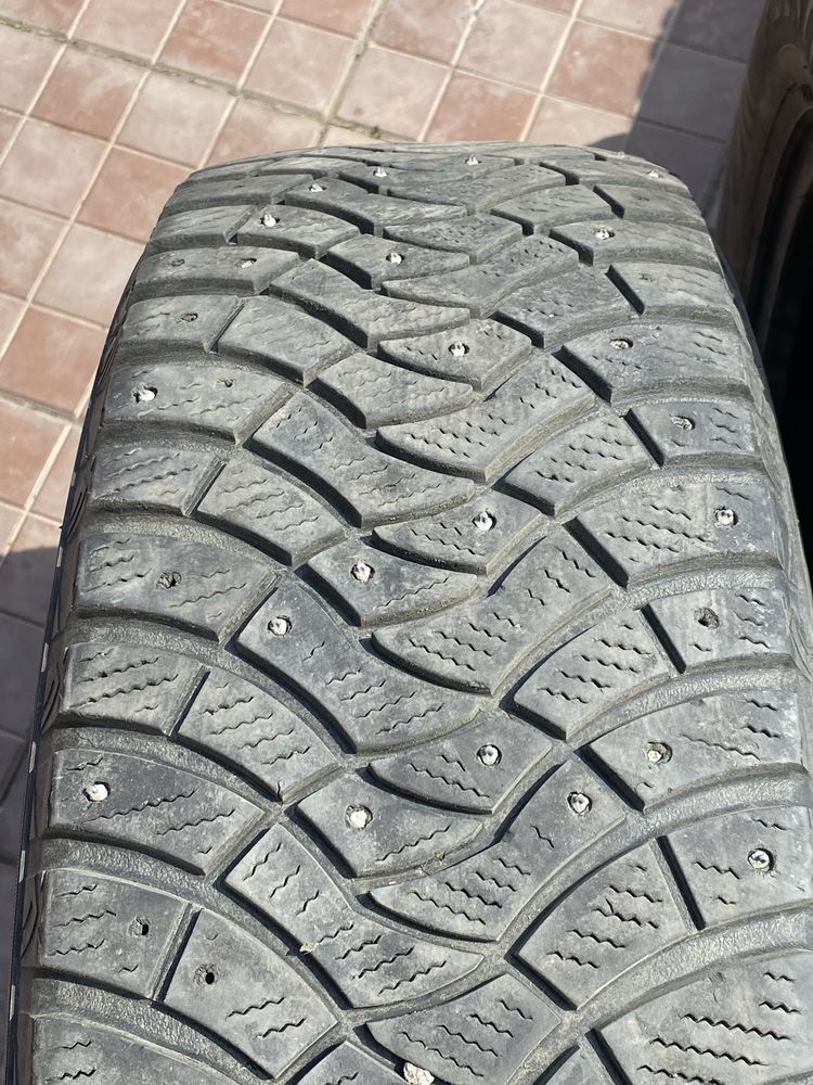Продам зимние шины Б/У  215/65 R17