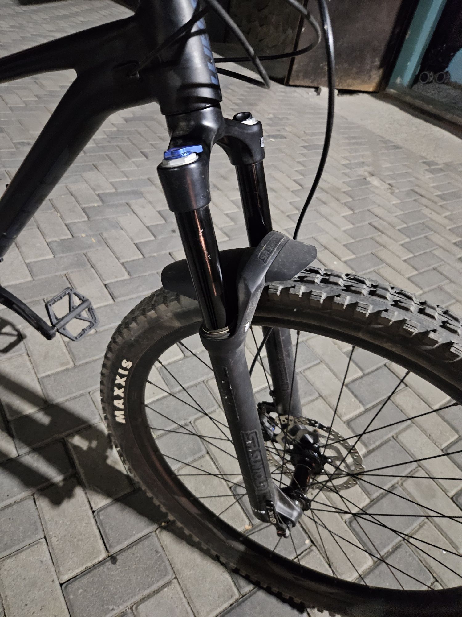 воздушная вилка sr suntour raidon