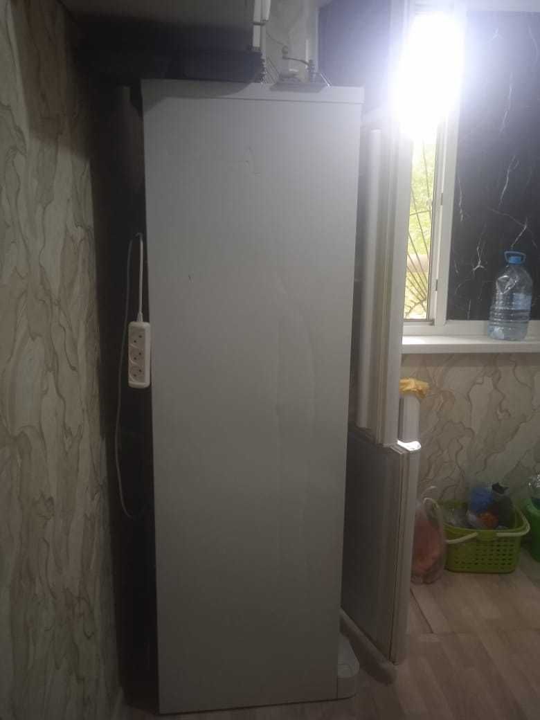 Продается холодильник Indesit