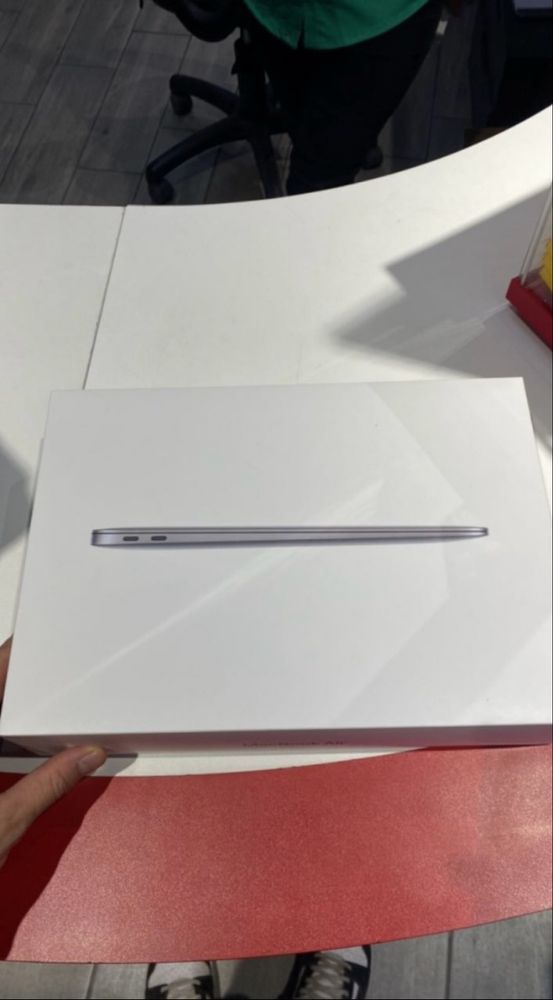 Ноутбук Apple MacBook Air 13 ,2020 / 8 Гб / SSD 256 Гб