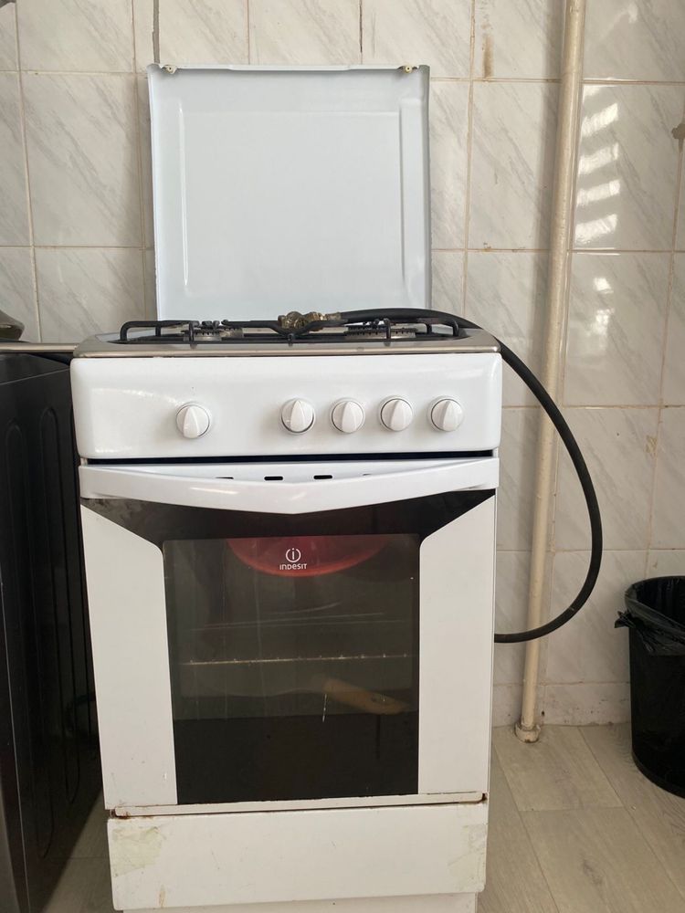 Продам газовую плиту