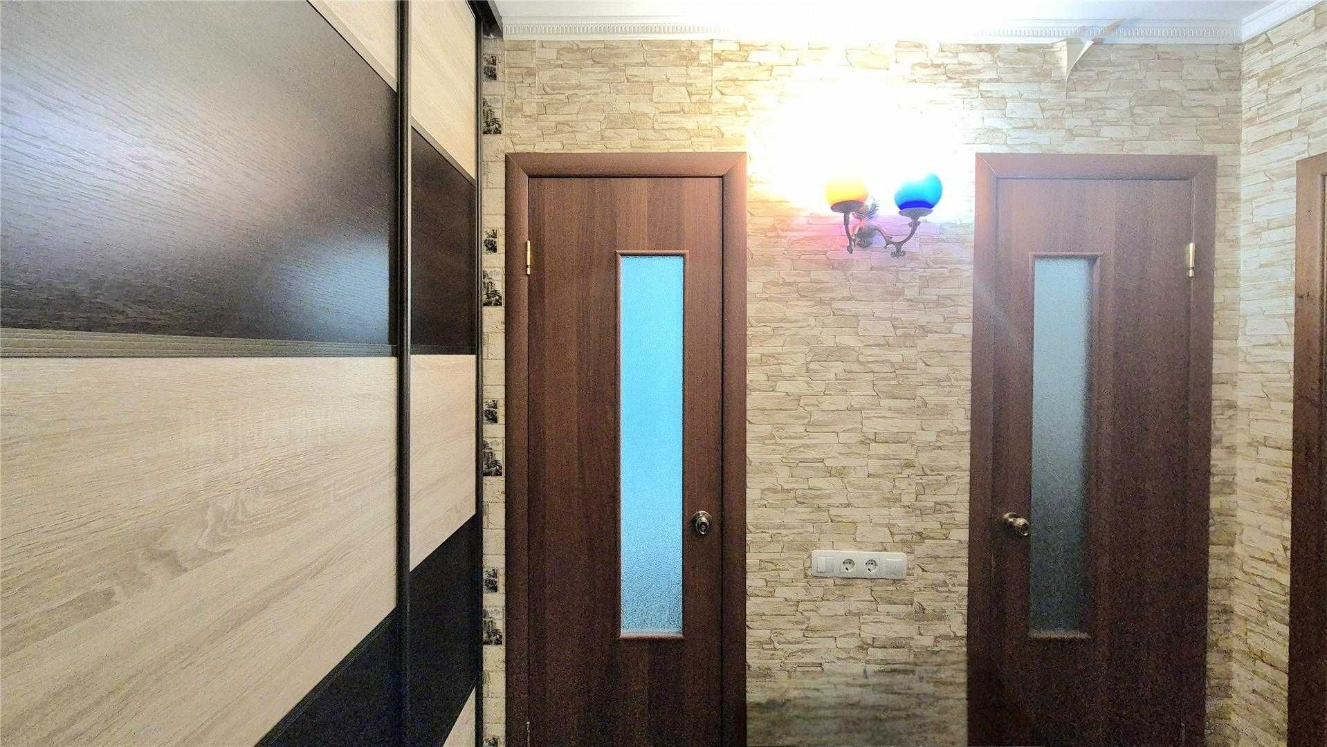Продам 3 комн квартиру на 8 мкр  5 кольцо
на 2/5 эт
