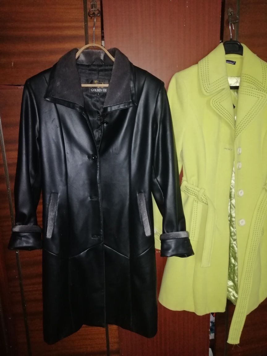 Продам 2 пальто 46 размера остальные  M, L, XL