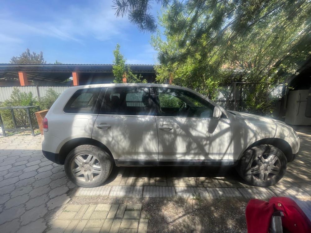 Машина Volkswagen Touareg