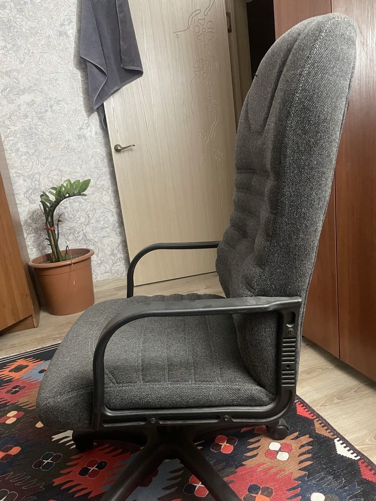 Продам офисный стул