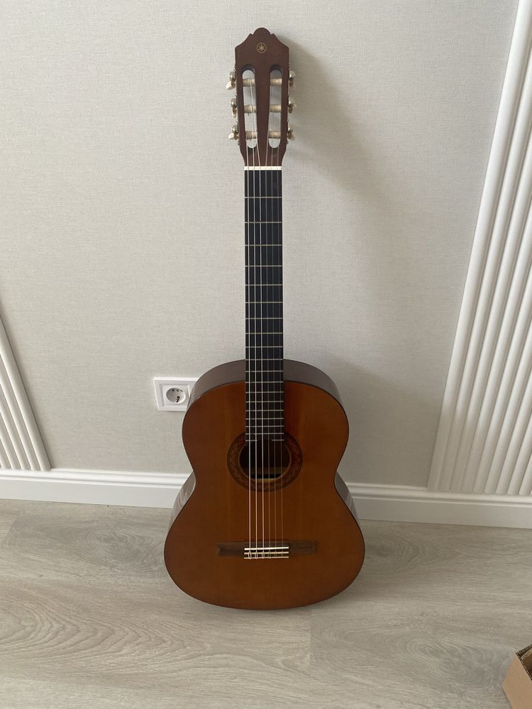 Продам гитару Yamaxa c40