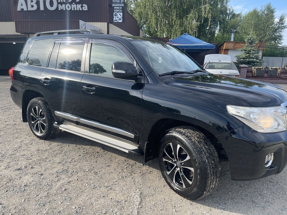 Диски с резиной на Toyota Land Cruiser 200