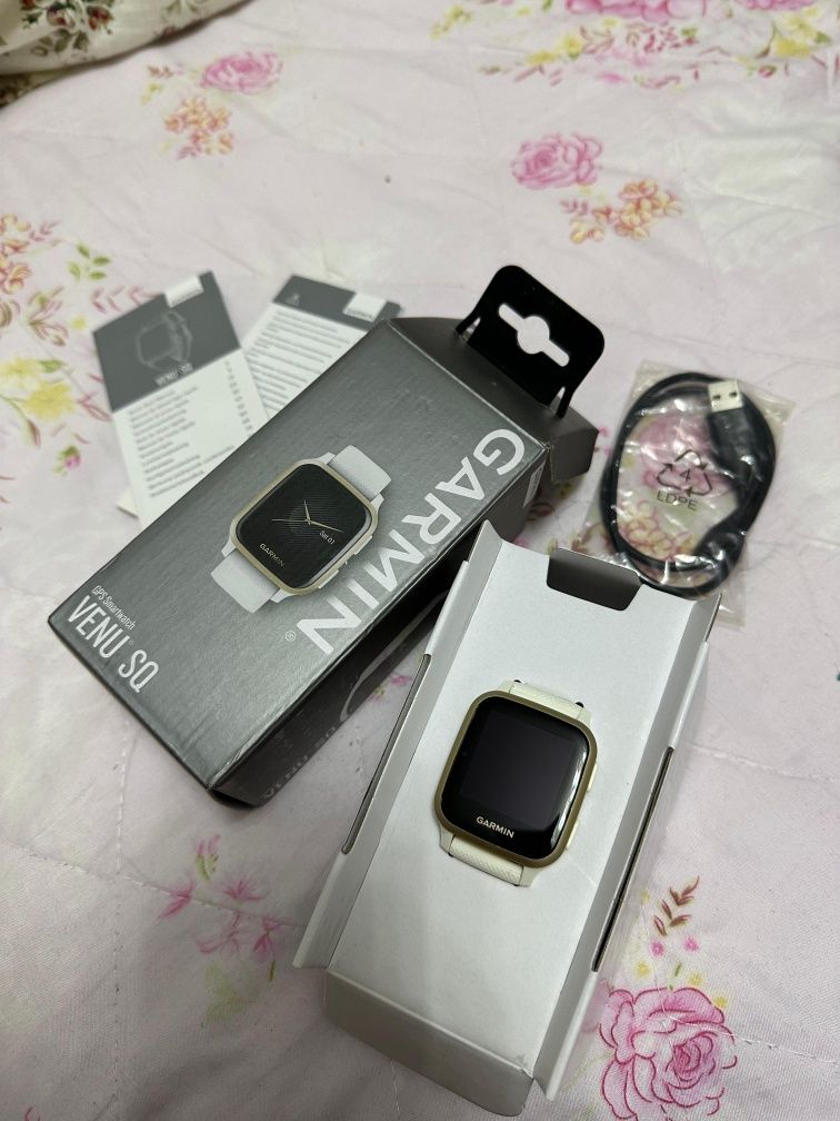Часы Garmin Venu SQ смарт часы