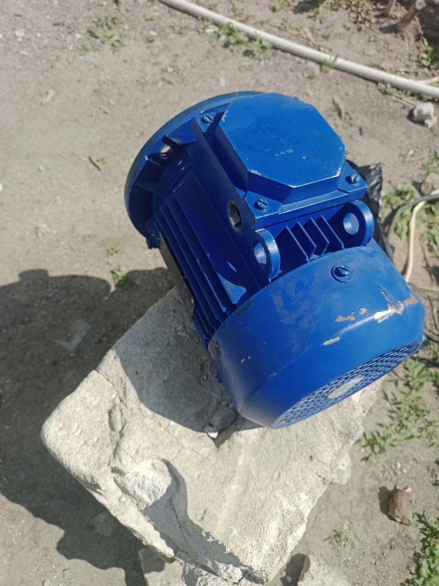 Продам электродвигатель