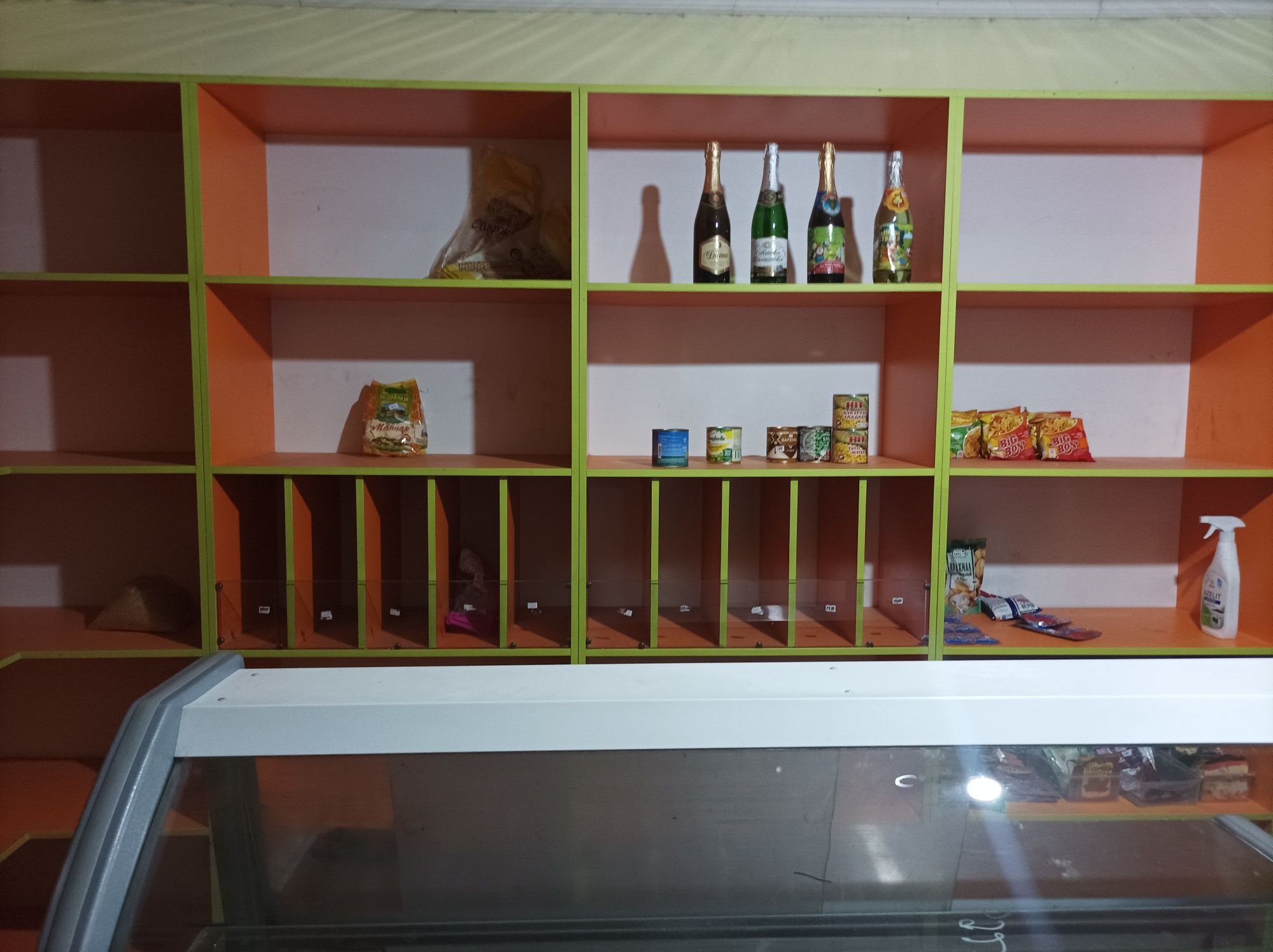 Шкафы для магазинов