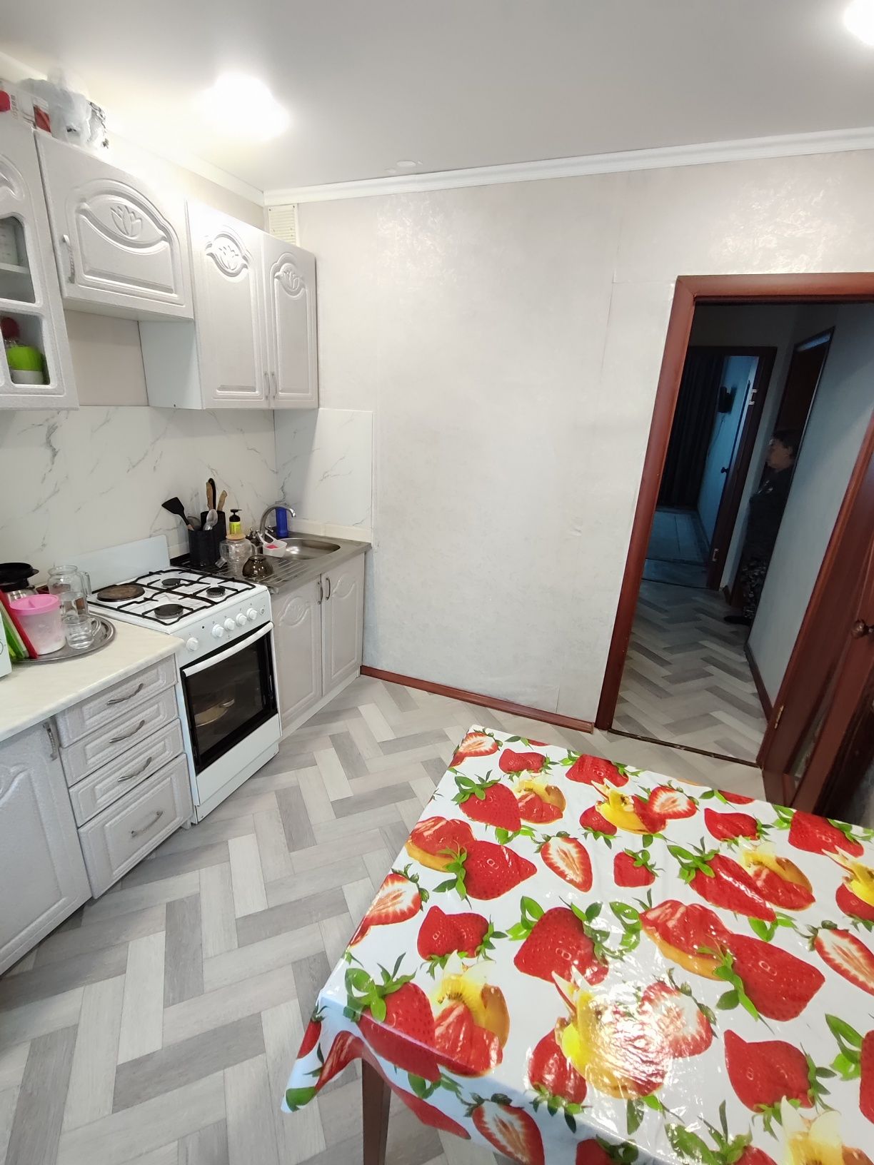 Продается 2-комн (9-43, 1 эт)