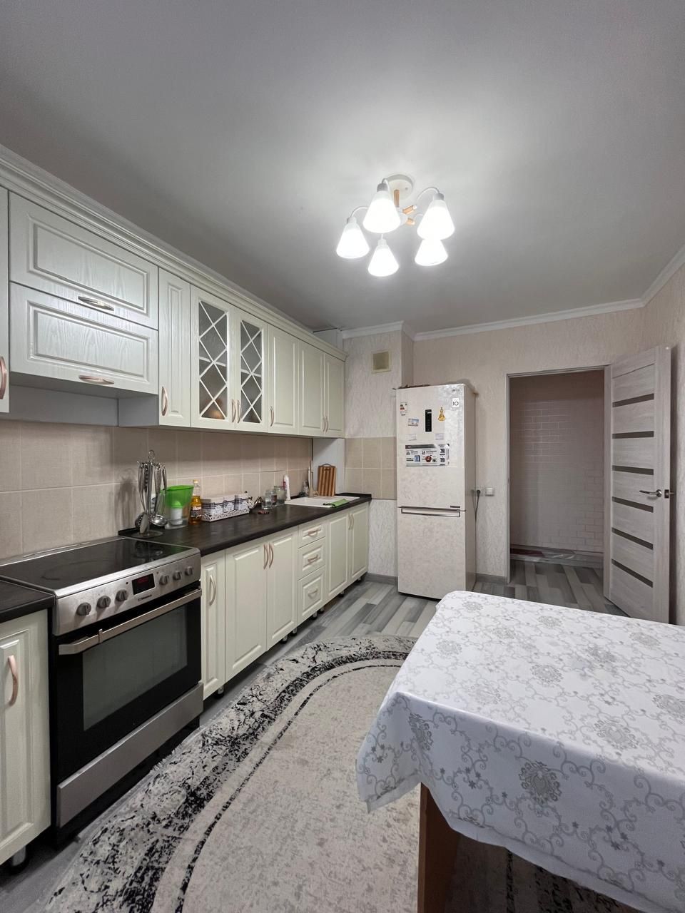 Продам 3-комнатную квартиру с ремонтом и мебелью. Аль-Фараби 40. КШТ.