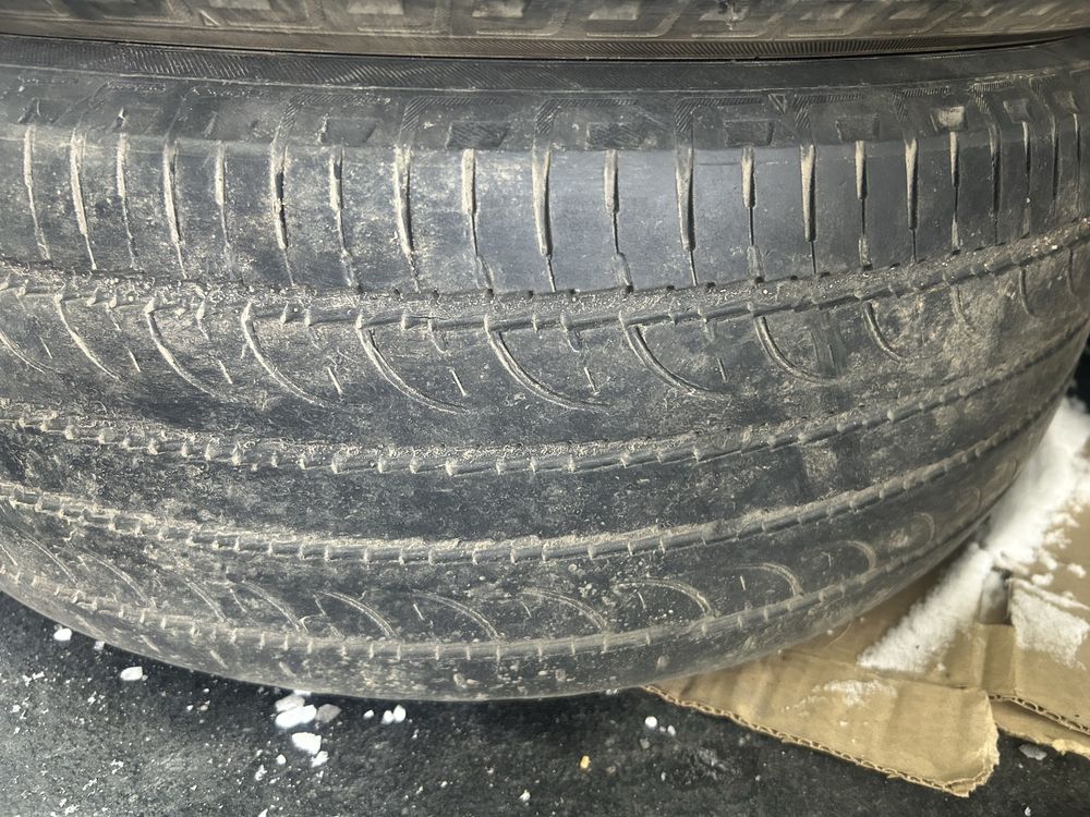 Продам резину 235/55r19
