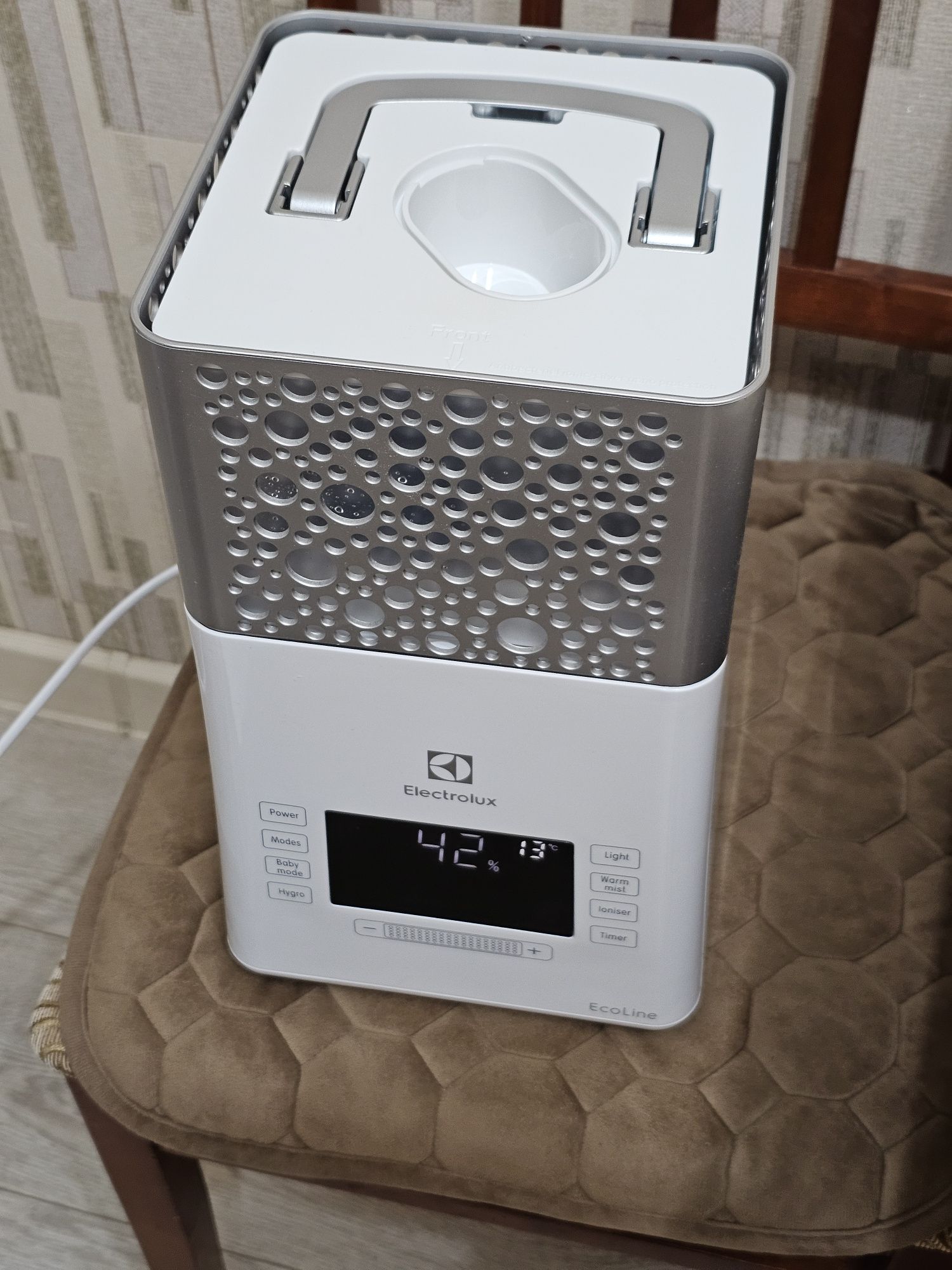 Увлажнитель воздуха Electrolux EHU-3715D