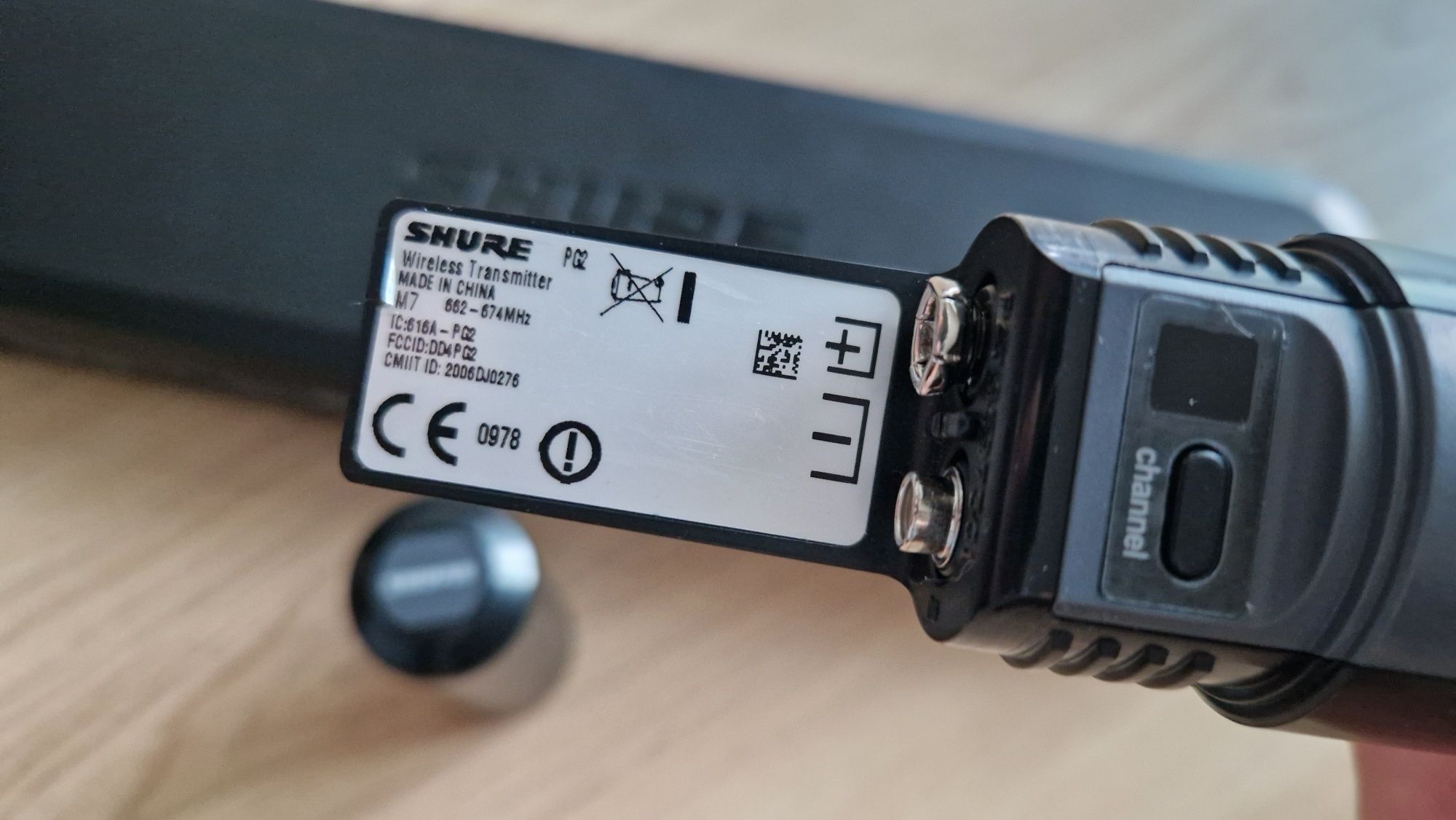 Продаю комплект Shure PG88 и 2 беспроводных микрофона PG58