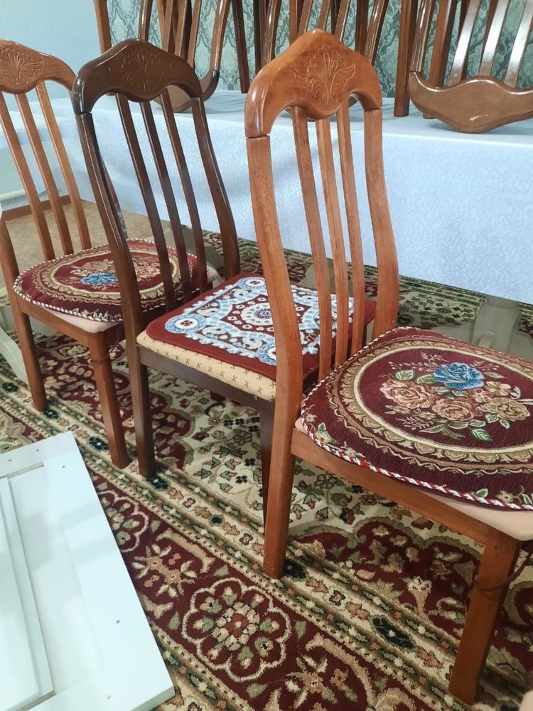 Продам Стол и стулья