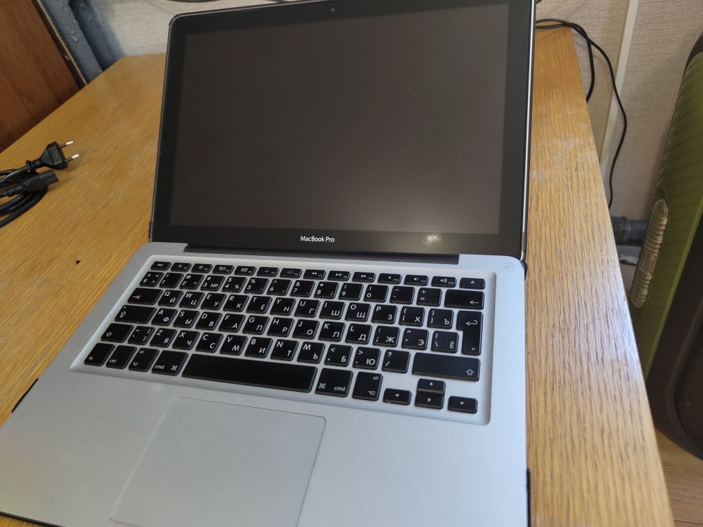 Продаю Macbook pro 13-ich 2011 года
