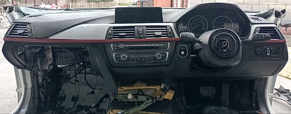 Передняя часть БМВ F30.