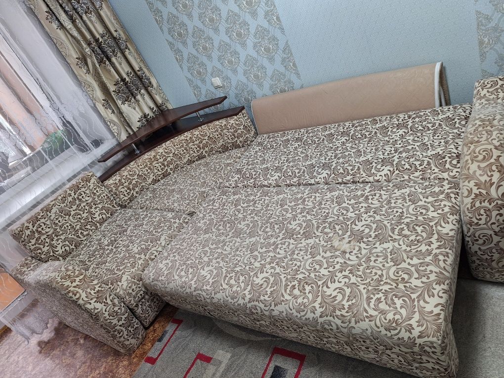 Продам диван  угловой 2.95