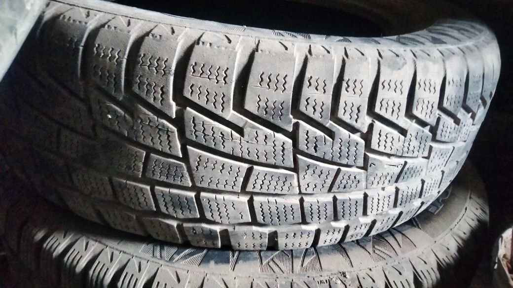 Продам зимние покрышки в отличном состоянии