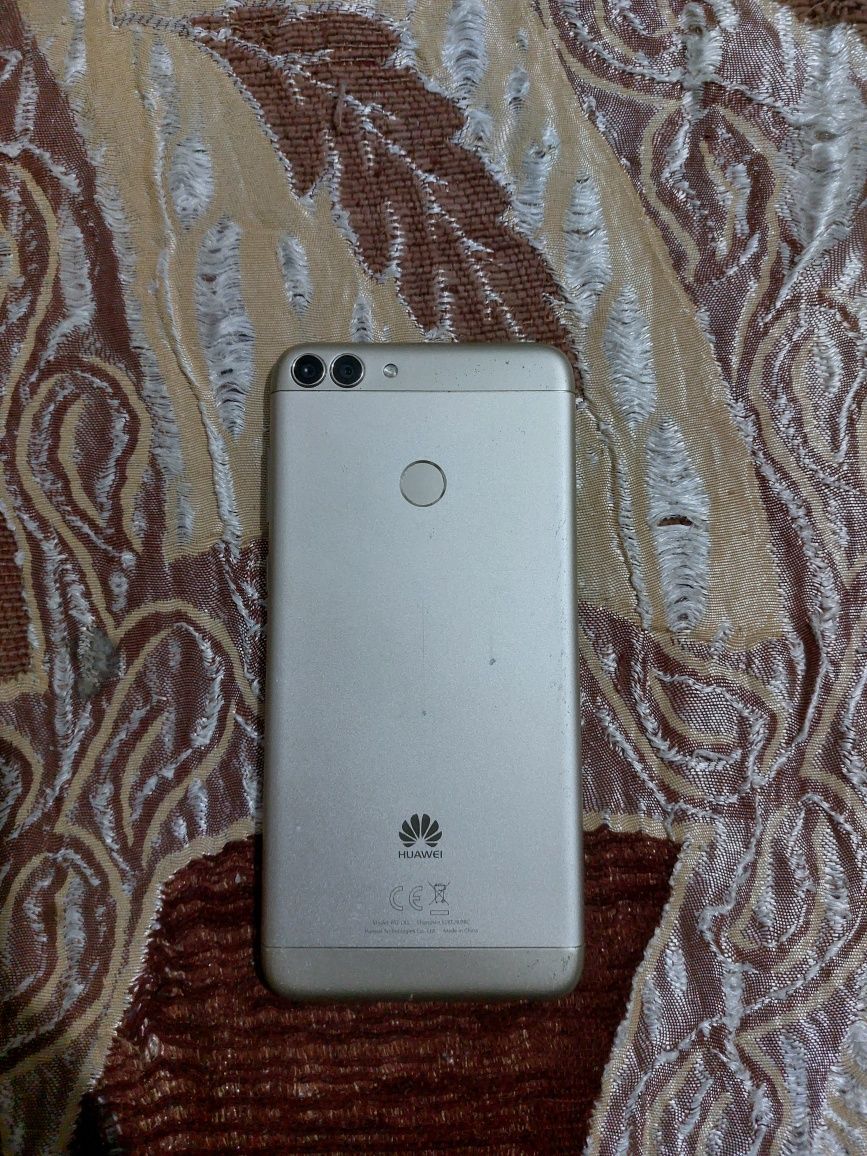 Продам смарфон huawei