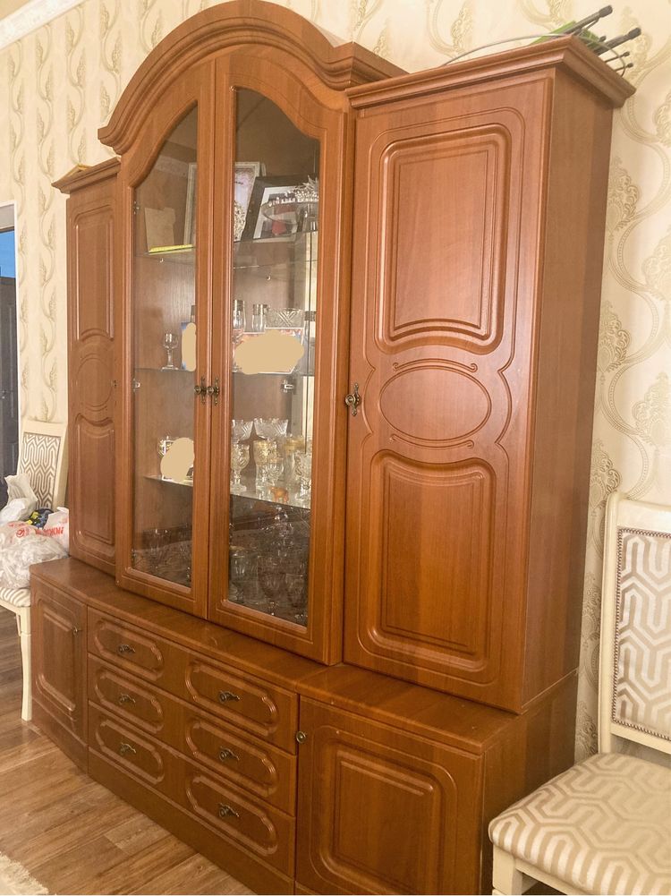 Гарнитур 40000тг.