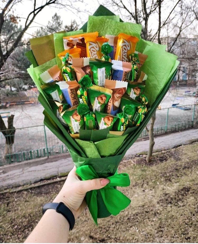 Букет из сухофруктов и сладостей