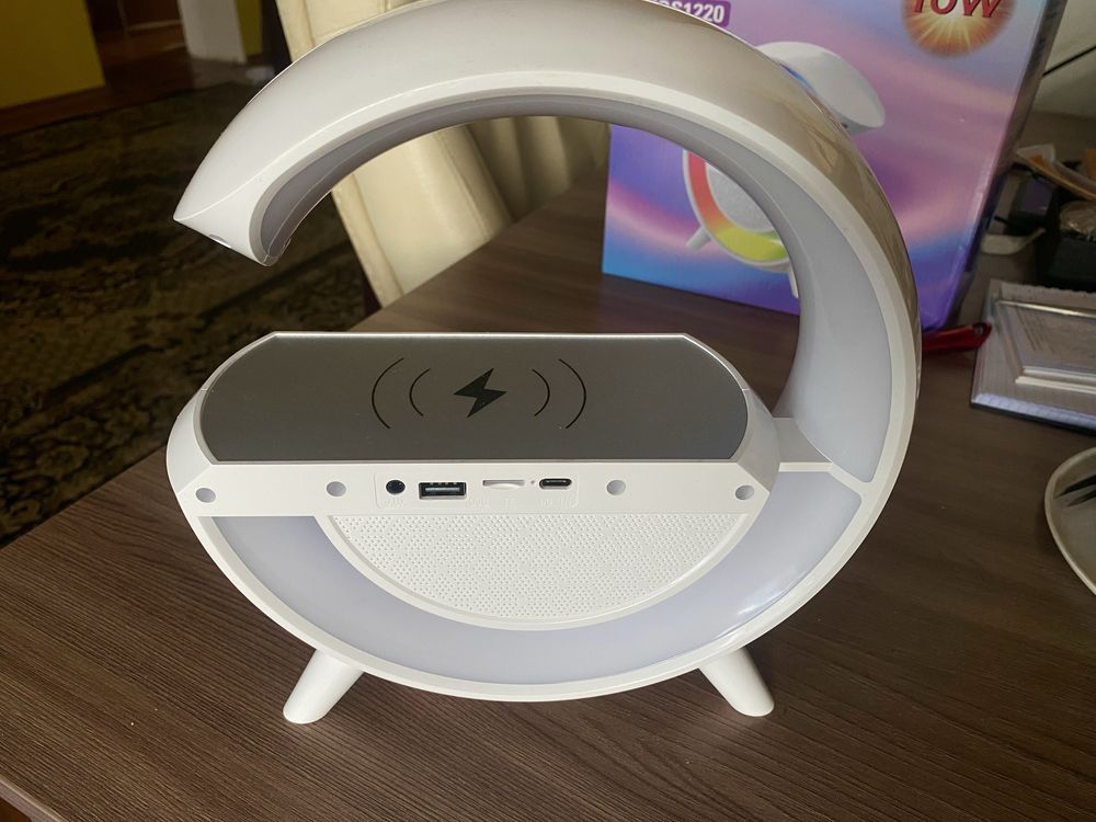 Bluetooth-колонка с беспроводной зарядкой