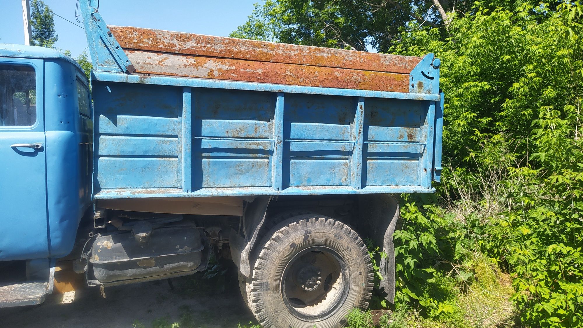 Продаю запчасти на зил