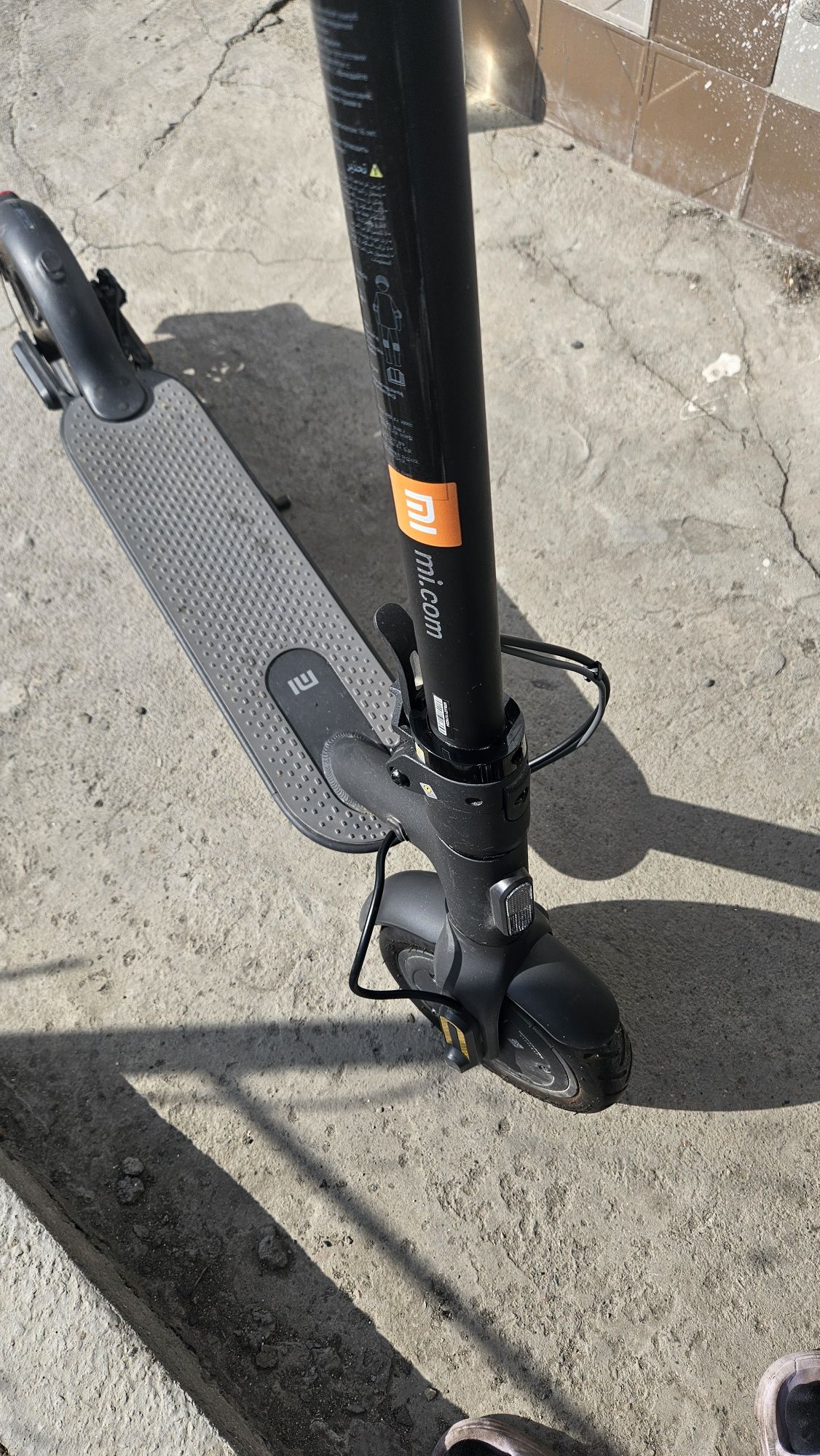 Электросамокат Xiaomi Mi Electric Scooter Essential, самокат сяоми