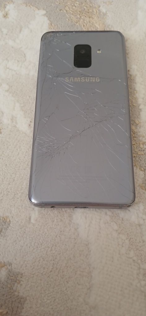 Самсунг галакси а8  Айфон 6s