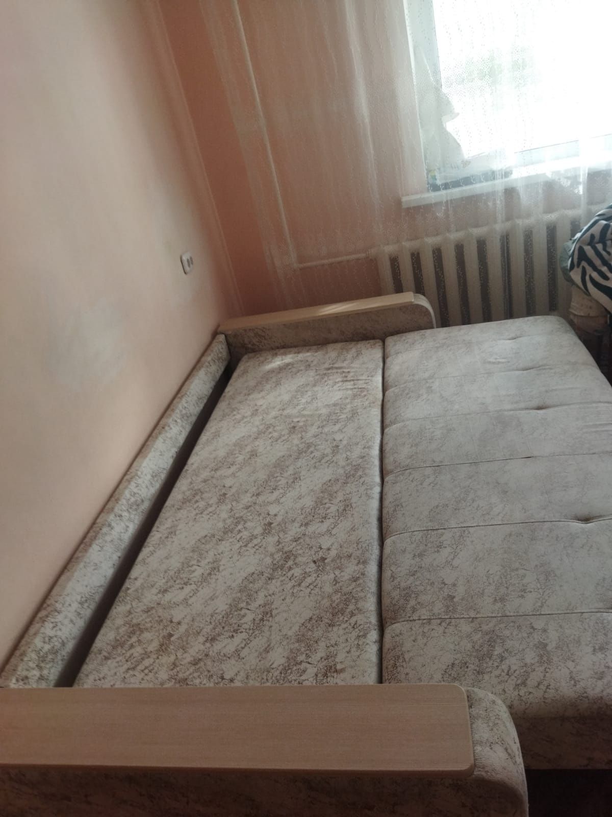 Продается мебель б/у шкаф ,кровать ,диван