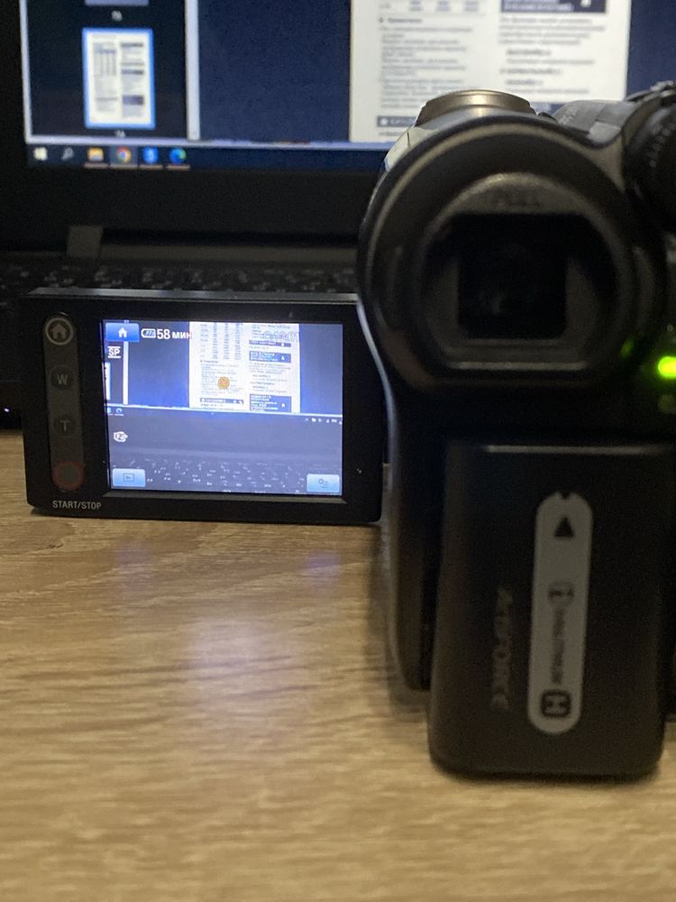 Видео/фотокамера Sony BandyCam DCR-DVD608E
