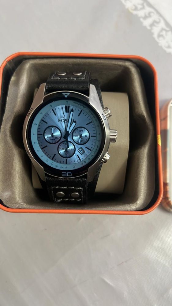 Часы новые FOSSIL