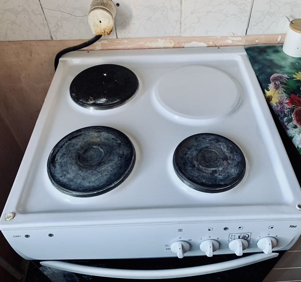 Продаю электрическую плиту!