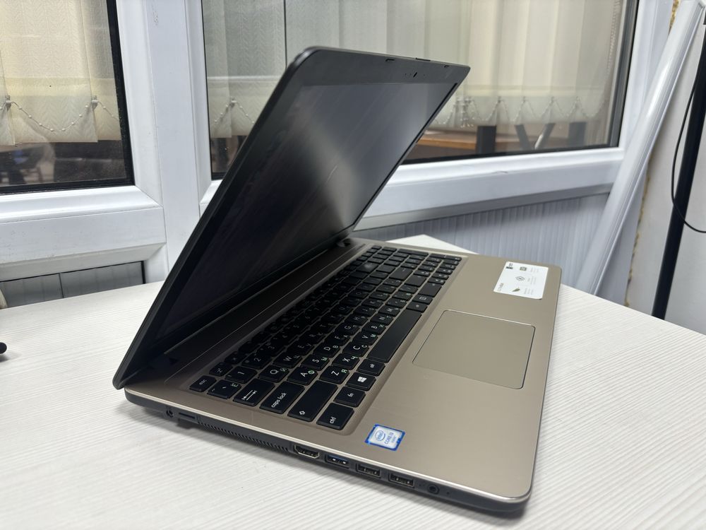 Ноутбук Asus VivoBook Core I3 SSD 256 ОЗУ 8 Шестого Поколение Тонкий