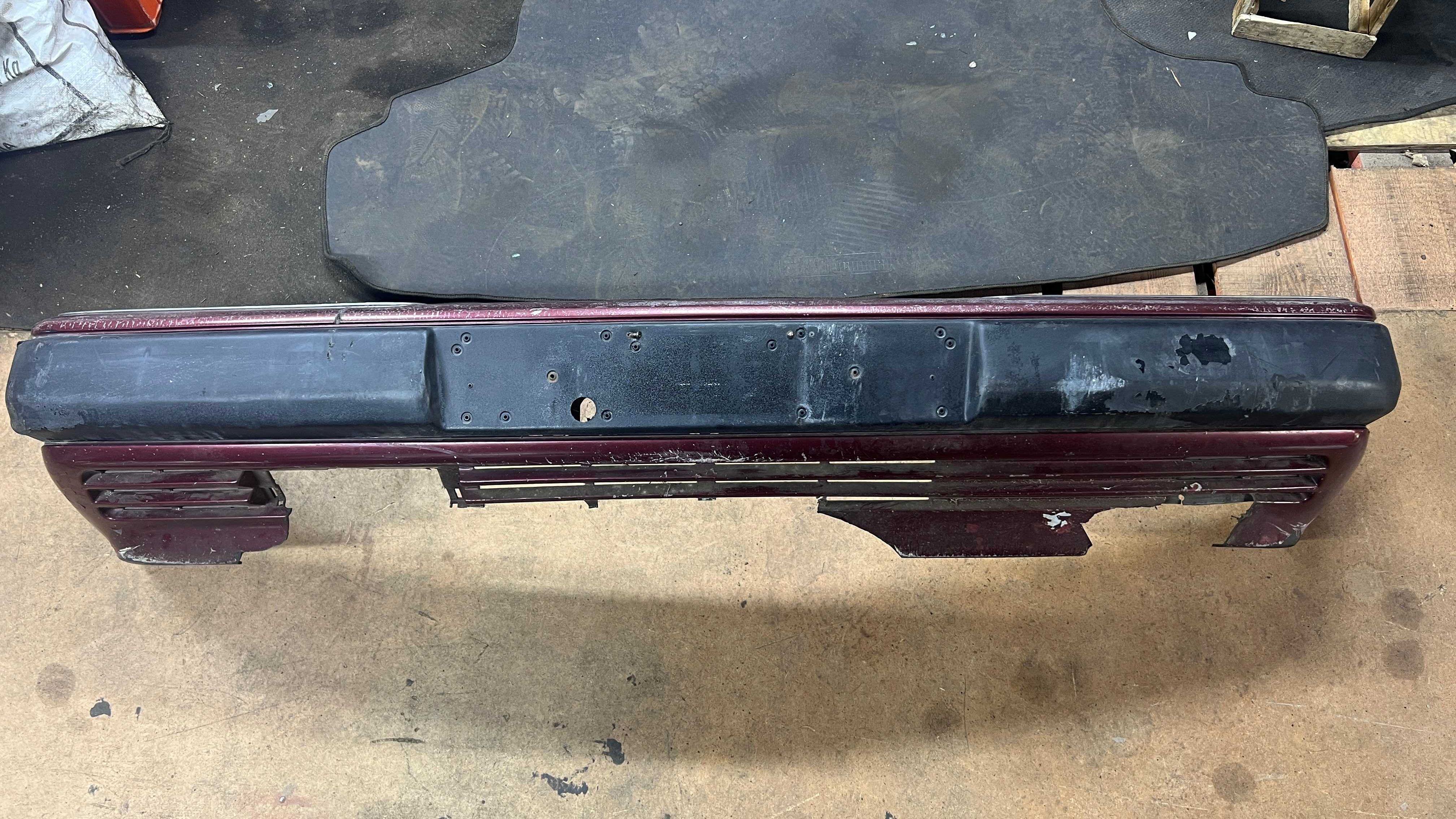Передний бампер с дефектом Мерседес W124