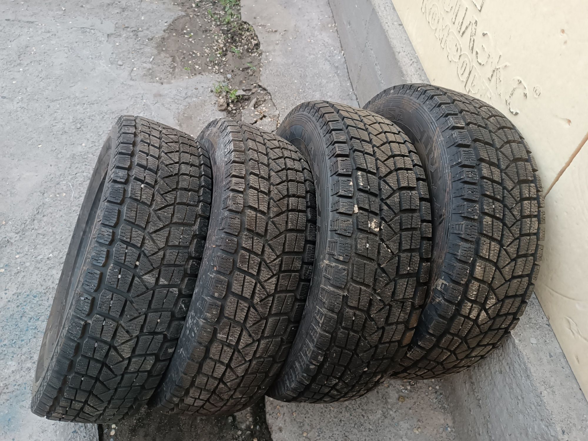 Продам 4 зимние шины