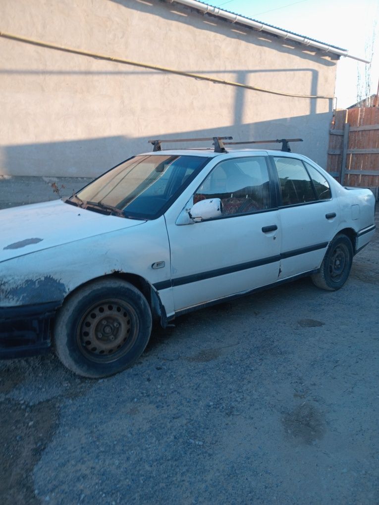 Автомобиль Нисан прнмерп