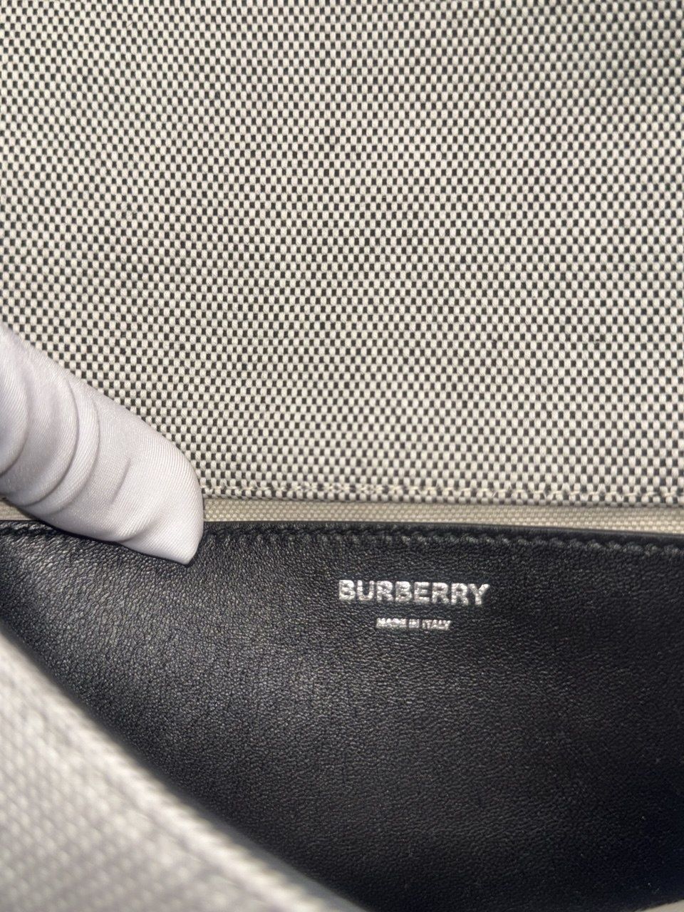 BURBERRY Lola чёрно-белая стёганая сумка через плечо ("недл-панч")