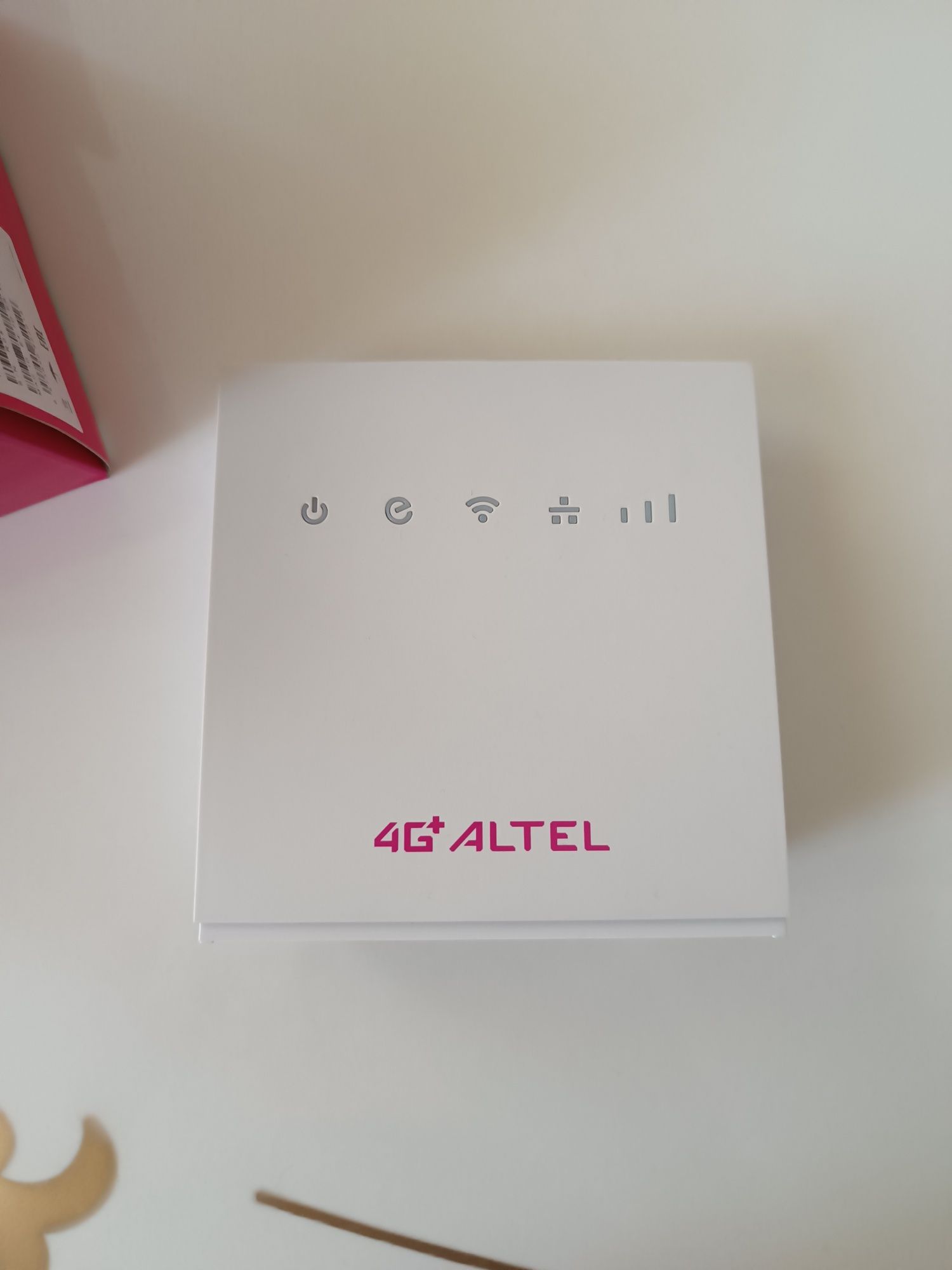 Продам роутер Altel