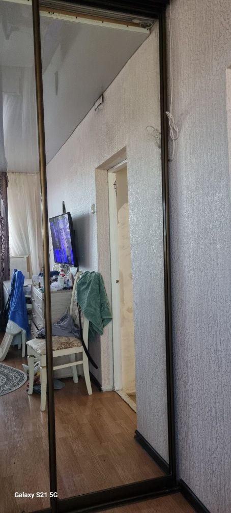 Зеркала перегородка в отличном состоянии