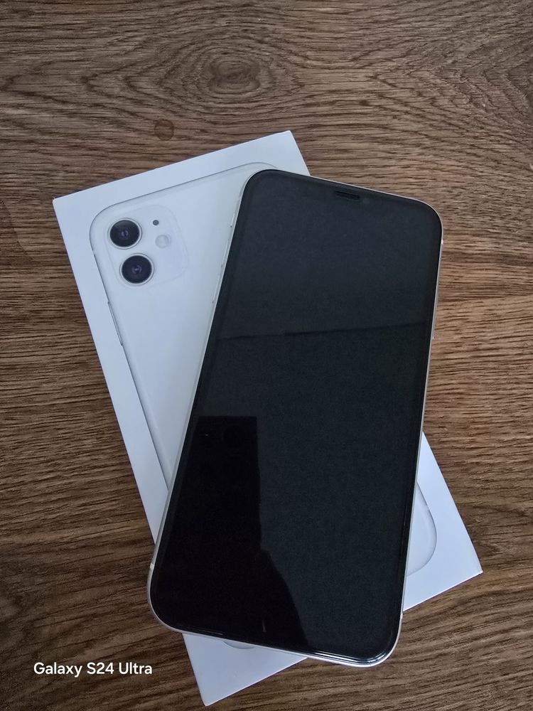 iPhone 11 64 гб.
