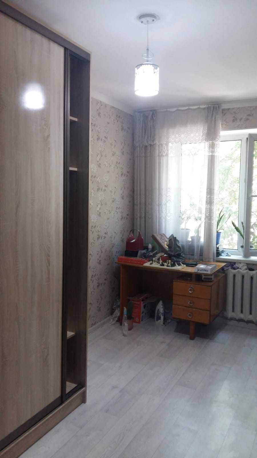 Продается 2 комнатная .3 этаж.Неугловая.