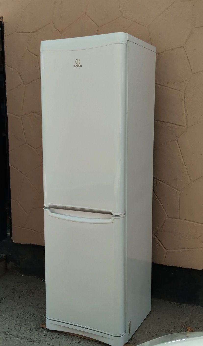 Холодильник INDESIT