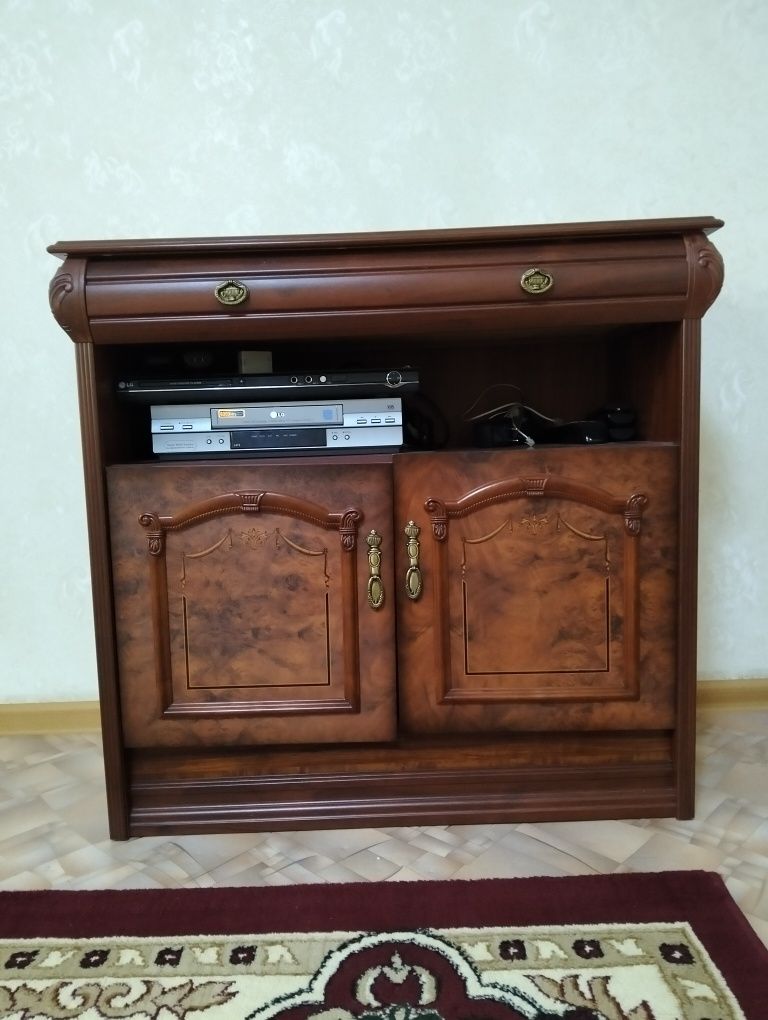 Тумбочка небольшая