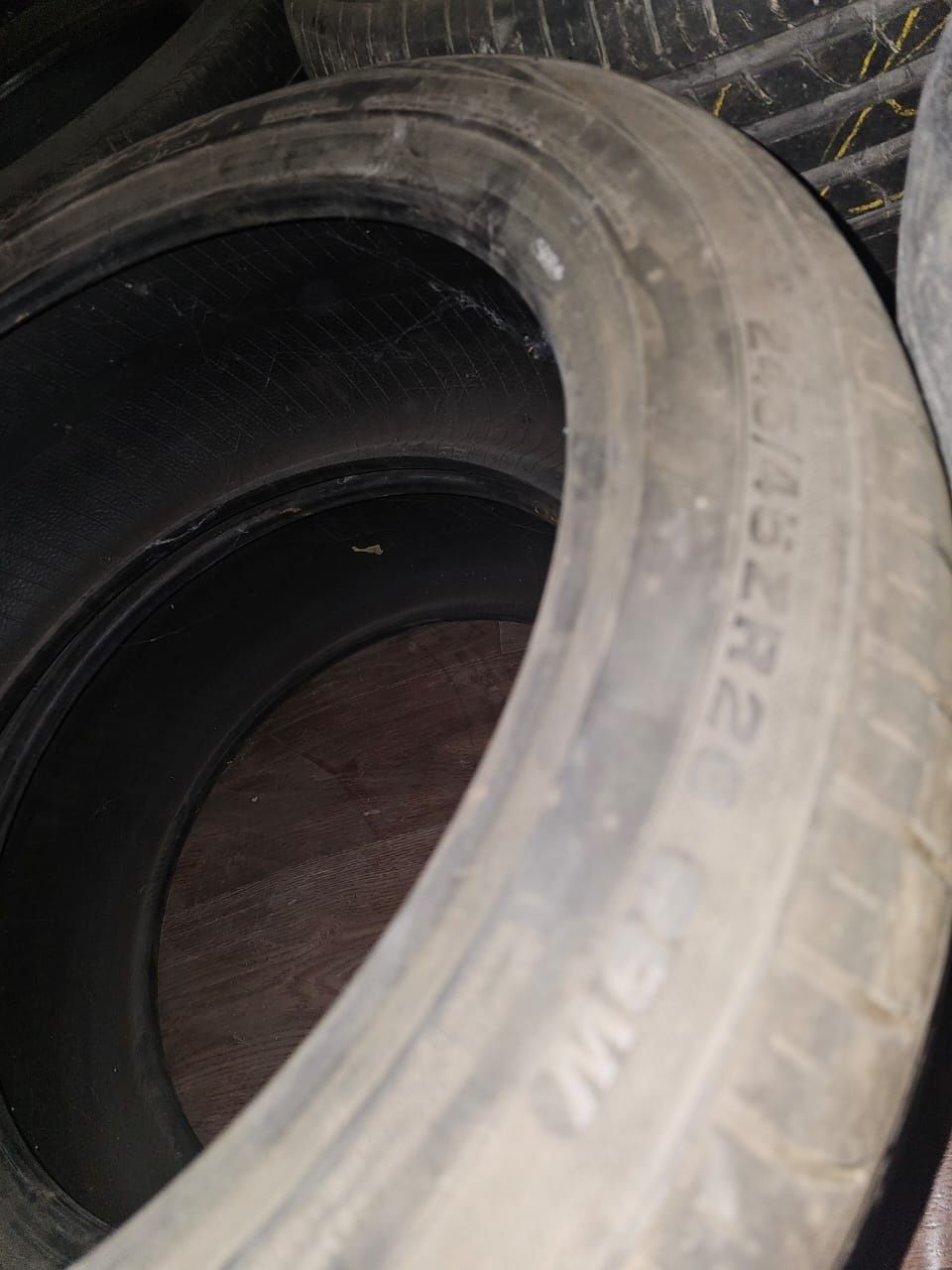 Продам шины 245/45/20