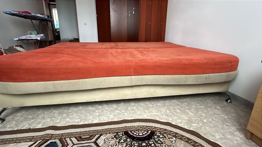 Срочно продам диван