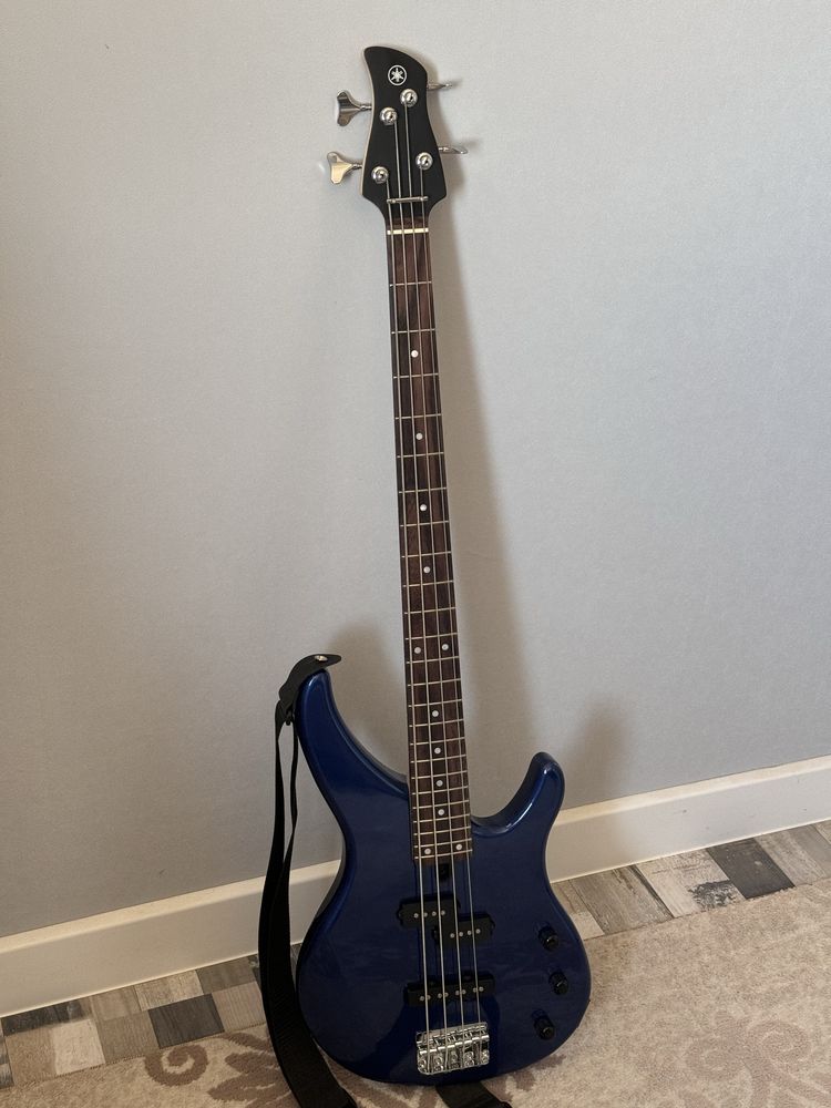 PEAVEY VYP X3 и бас гитара YAMAHA TRBX174